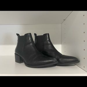 Black Ankle Booties‎